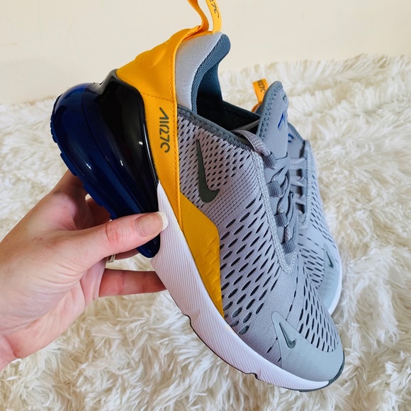 Nike Shoes - Nike Air Max 270